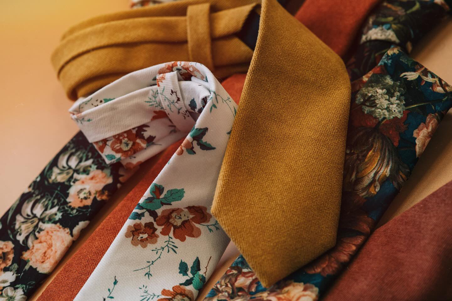 Mustard Yellow Skinny tie 2.36" ELLE - MYTIESHOP | Yellow skinny tie-Neckties-Men’s Floral Necktie for weddings and events, great for prom and anniversary gifts. Mens floral ties near me us ties tie shops cool ties skinny tie Cotton slim-Mytieshop. Skinny ties for weddings anniversaries. Father of bride. Groomsmen. Cool skinny neckties for men. Neckwear for prom, missions and fancy events. Gift ideas for men. Anniversaries ideas. Wedding aesthetics. Flower ties. Dry flower ties.