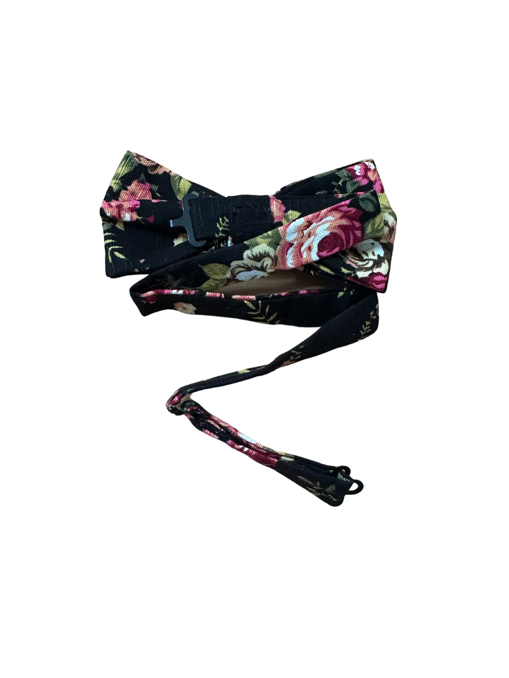 Black Floral Bow Tie (Pretied) JAKE-Black Floral Bow Tie Jake / James Floral Bow tie pretied Strap is 32CM Long (10-18 Inches)Material: LinenSpecifications: 11CM * 6CM Base Color: Black Great for: Groom Groomsmen Wedding Shoots Formal Prom Fancy Parties Gifts and presents-Mytieshop