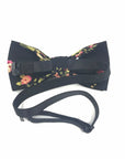 Black Floral Bow tie for kids JAKE / JAMES-Black Floral Bow tie for kids Strap is adjustablePre-Tied bowtieBow Tie 10.5 * 6CMLinen Add a touch of dapper to your little one's outfit with this JAKE Kids Floral Pre-Tied Bow Tie. This bow tie is made with high-quality fabric and construction so it'll look great wash after wash. The black floral print is perfect for any special occasions, whether it's a wedding or family gathering. Plus, the pre-tied design makes it easy to put on and take off. Great