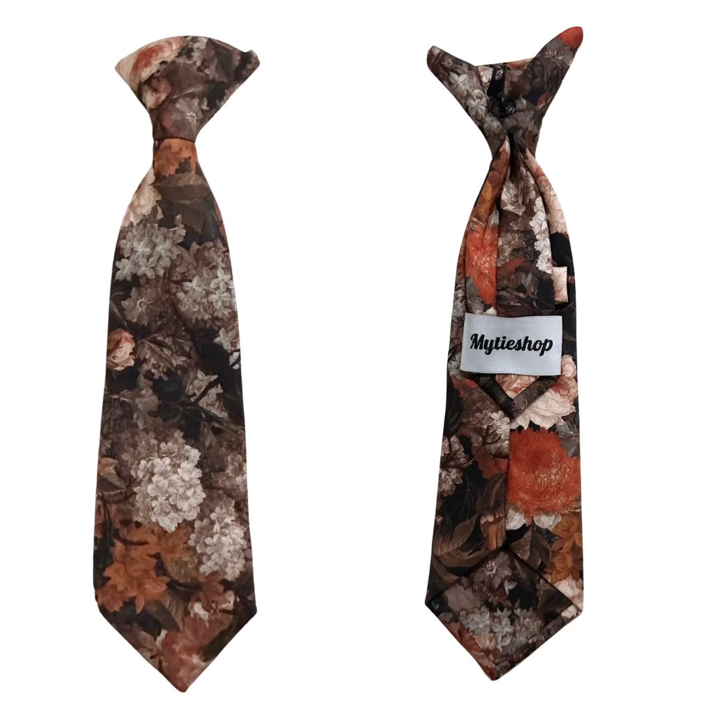 Spruce up your little one&#39;s wardrobe with this Boys Floral Clip On Tie. This boys tie is perfect for adding a touch of dapper to any outfit. Whether it&#39;s for a wedding, a family gathering, or a day at the office, this tie is sure to make your little one stand out from the rest. The clip-on design makes it easy to put on and take off, even for the littlest of gentlemen. And the floral pattern is sure to add a touch of personality to any outfit.  Theophilus floral tie mytieshop