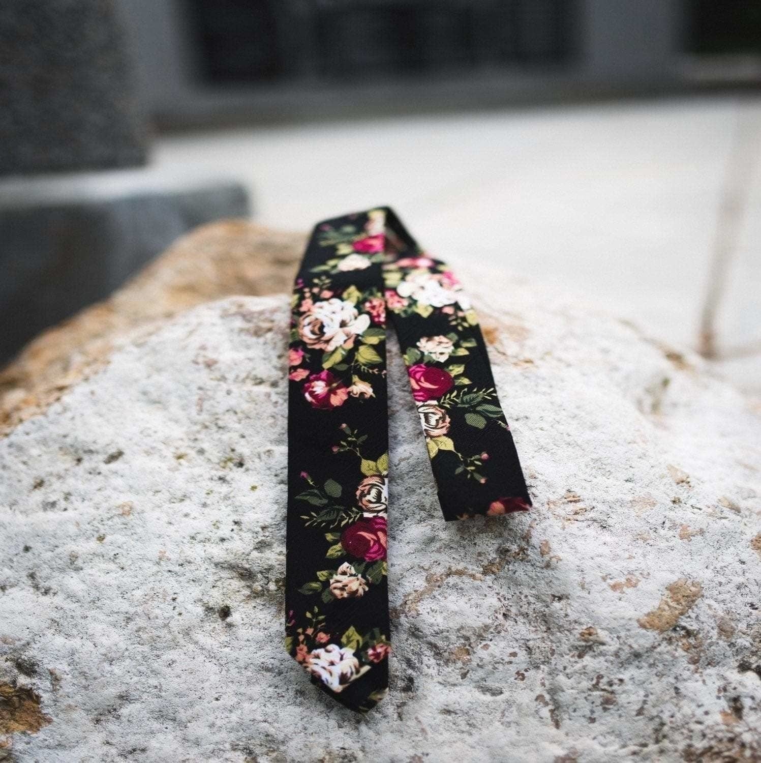 JAKE Floral Skinny Tie 2" (Linen) Black Floral Tie Mytieshop-Neckties-Black Floral tie for weddings and groomsmen groom. Black and pink floral print necktie skinny ties for men Linen tie. Flower ties ties burgundy floral print-Mytieshop. Skinny ties for weddings anniversaries. Father of bride. Groomsmen. Cool skinny neckties for men. Neckwear for prom, missions and fancy events. Gift ideas for men. Anniversaries ideas. Wedding aesthetics. Flower ties. Dry flower ties.