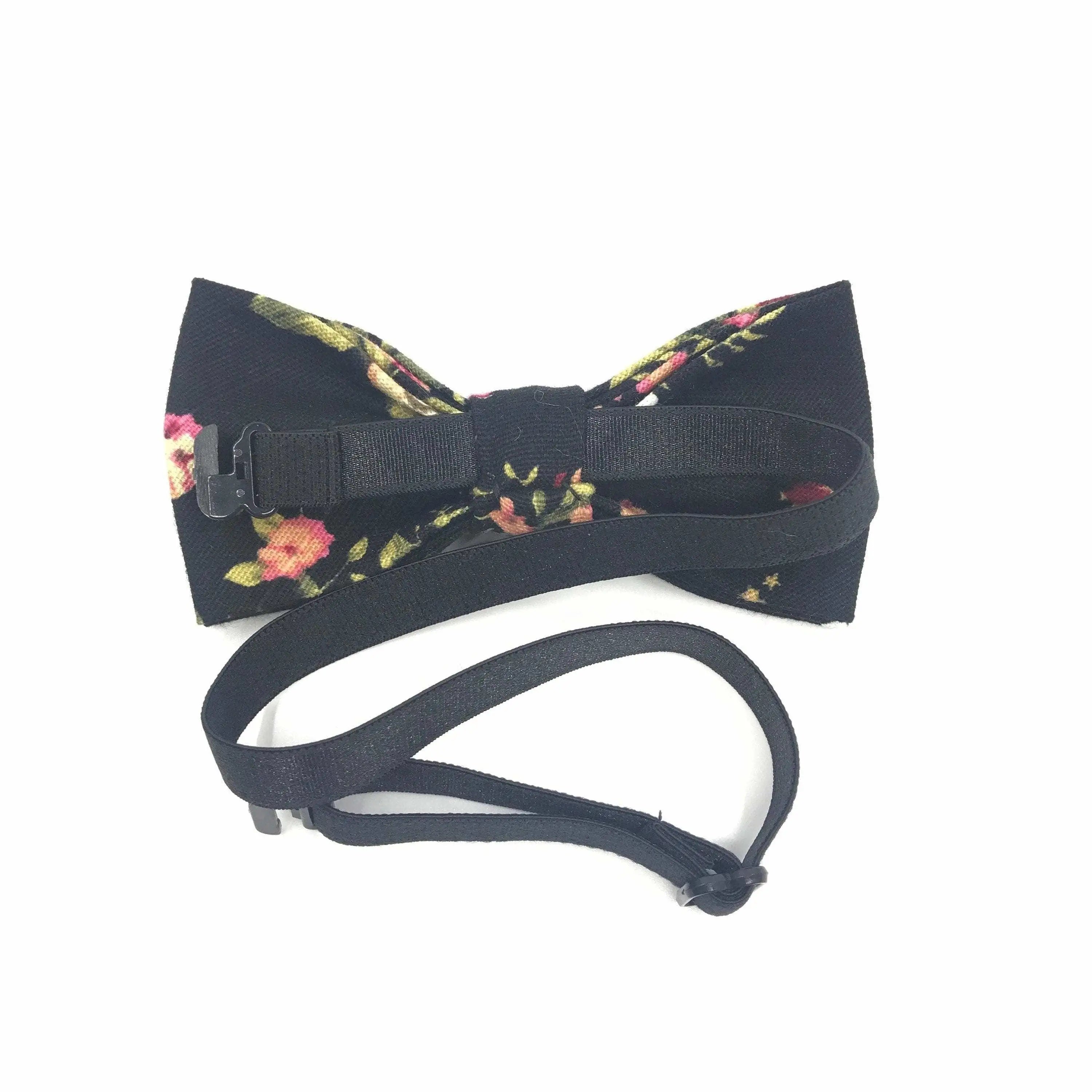 Black Floral Bow tie for kids JAKE / JAMES-Black Floral Bow tie for kids Strap is adjustablePre-Tied bowtieBow Tie 10.5 * 6CMLinen Add a touch of dapper to your little one's outfit with this JAKE Kids Floral Pre-Tied Bow Tie. This bow tie is made with high-quality fabric and construction so it'll look great wash after wash. The black floral print is perfect for any special occasions, whether it's a wedding or family gathering. Plus, the pre-tied design makes it easy to put on and take off. Great