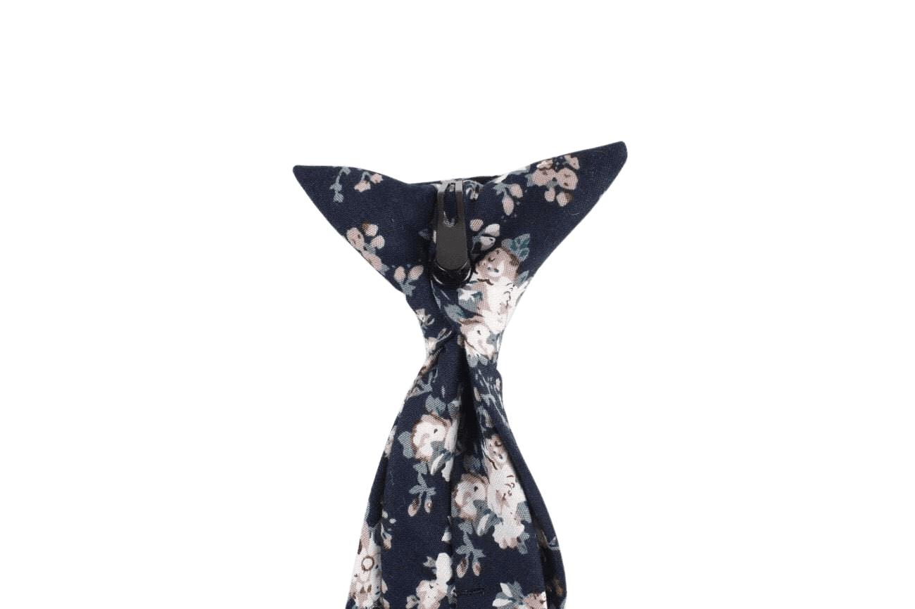Boys Navy Floral Skinny Tie 2.3&quot; by Mytieshop - FINLEY-Boys Navy Floral Skinny Tie Material:Cotton Blend Approx Size: Max width: 6.5 cm / 2.4 inches 9-24 months 26 CM2-5 years 31 CM9-11 Years 43 CM Base Color: Navy Blue-Mytieshop