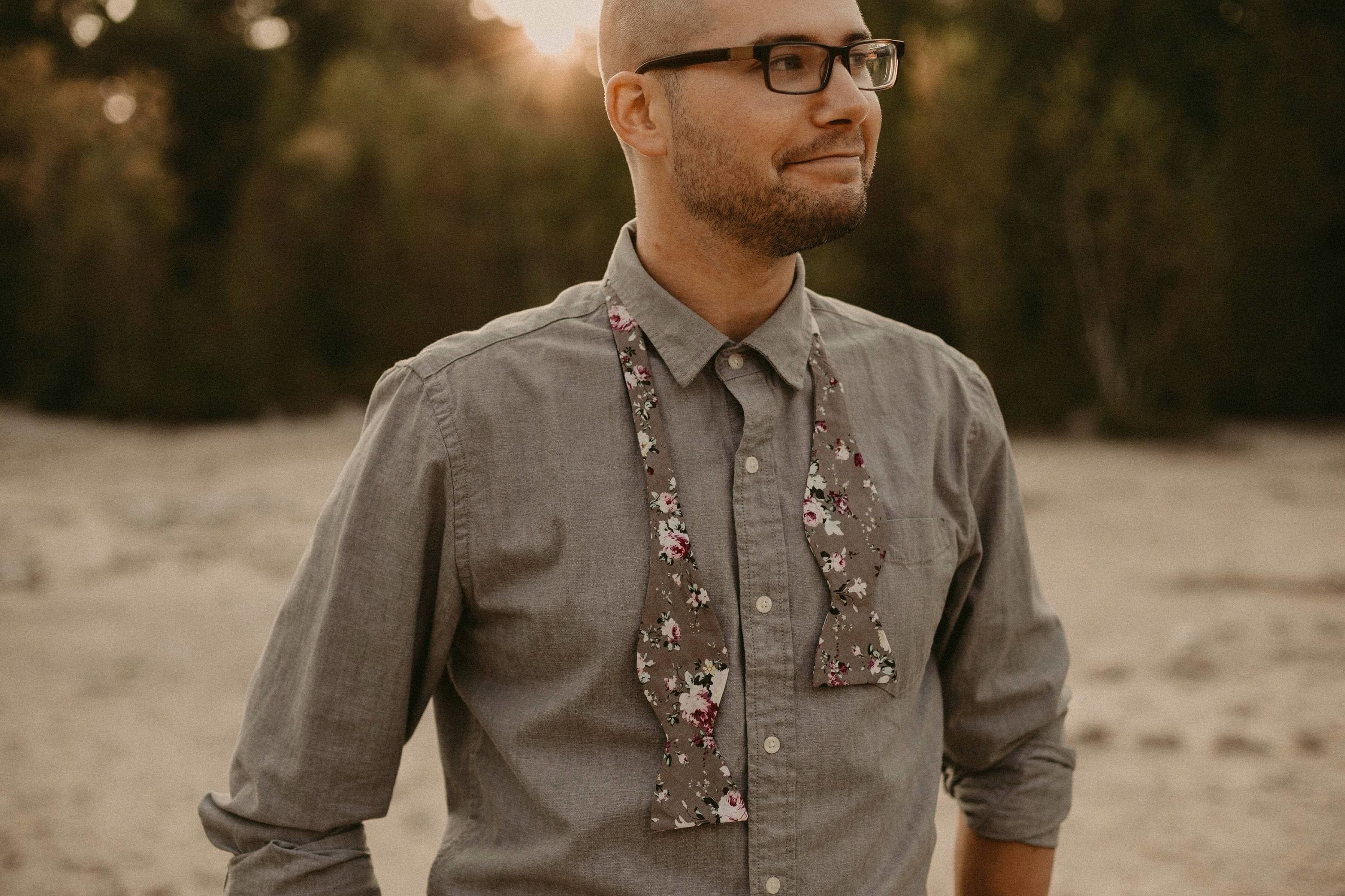 Gray Floral Bow Tie Self Tie Taupe SANDY Mytieshop-Gray Floral Bow Tie Self Tie 100% Cotton Flannel Handmade Adjustable to fit most neck sizes 13 3/4" - 18" Color: Mauve Sandy Bow tie for men. Mauve bow tie for men. White green blue and burgundy flowers. Spring has sprung with this dashing SANDY Mauve Self Tie Bow Tie. A light pink, green and blue tie for a modern gentleman. This tie is perfect for any season, with a versatile color palette that pops. Whether you wear it to your next wedding or 