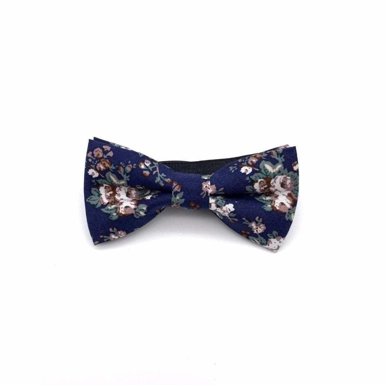 Kids Floral Pre-Tied Bow Tie LAKE-Kids Floral Pre-Tied Bow Tie Your little one will be the star of the show with this LAKE Kids Floral Pre-Tied Bow Tie. In a beautiful floral design, this bow tie will have them looking their best for any occasion. Whether it&#39;s a family event, wedding or school function, they&#39;ll be sure to make a lasting impression. Mytieshop&#39;s children ties are the perfect finishing touch to any outfit. Strap is adjustablePre-Tied bowtieBow Tie 10.5 * 6CM-Mytieshop