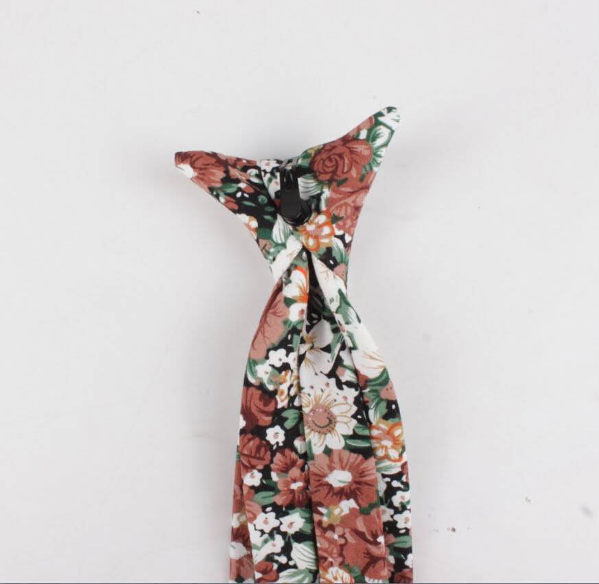 Orange Boys Floral Clip On Tie 2.3 PEACH Mytieshop-Material:Cotton Blend Approx Size: Max width: 6.5 cm / 2.4 inches 9-24 months 26 CM2-5 years 31 CM9-11 Years 43 CM Great for ring bearers Best gift for 2 to 12 years old boys, cute and stylish. This beautiful orange tie has a floral design and will make any boy look sharp. It&#39;s perfect for a formal event, like a wedding or graduation, or just to dress up a casual outfit. The clip-on design makes it super easy to put on and take off, so your litt