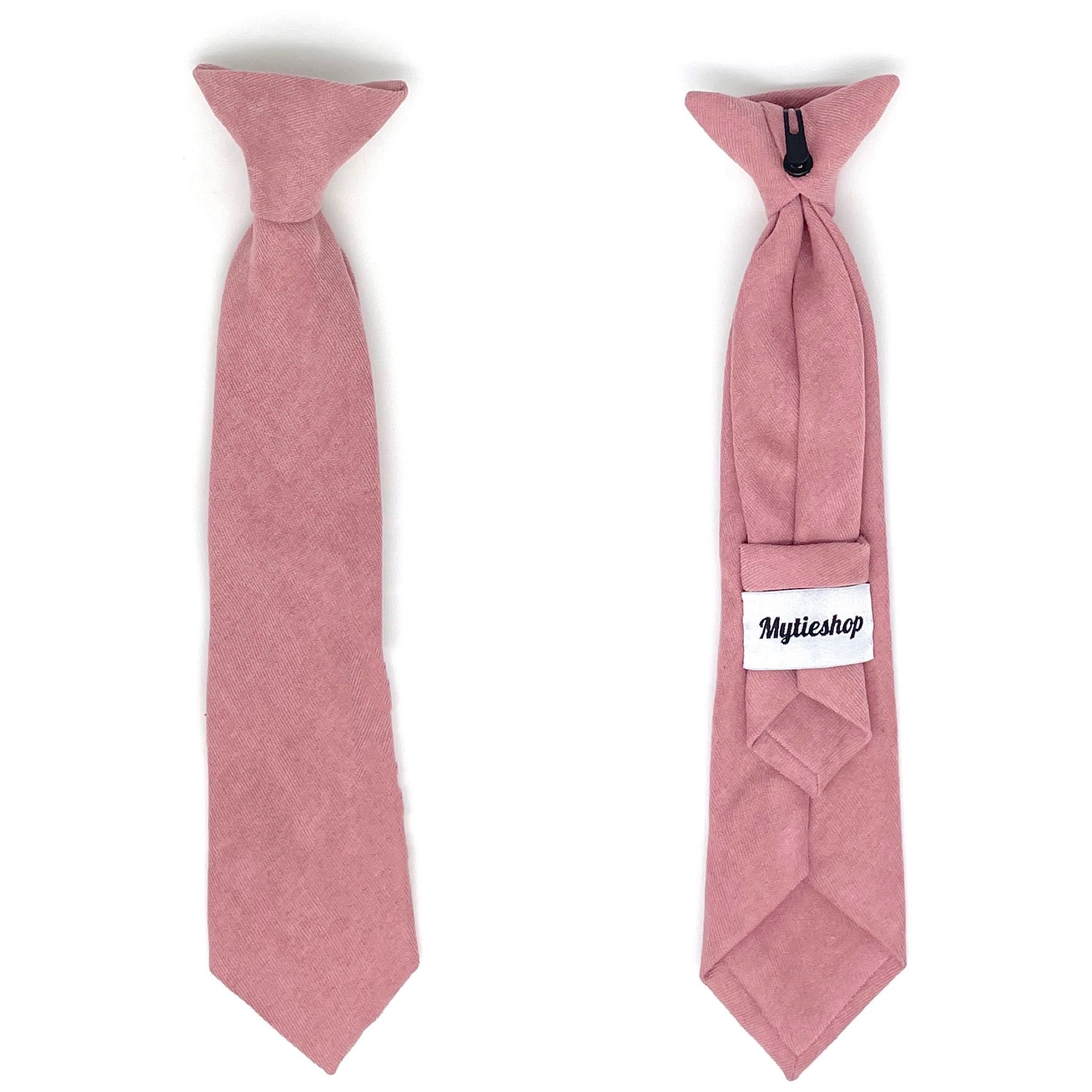 Pink Boys Floral Clip On Tie 2.36 Mytieshop - ROSÉ-Pink Boys Floral Clip On Tie Material: Suede Approx Size: Color: Pink Max width: 6.5 cm / 2.4 inches Available sizes: 9-24 months 26 CM 2-5 years 31 CM 9-11 Years 43 CM Great for Prom Dinners Interviews Photo shoots Photo sessions Dates Wedding Attendant Ring Bearers Kids clip on tie. Fits boys and kids. bow tie floral for wedding and events groom groomsmen flower bow tie mytieshop ring bearer page boy bow tie white bow tie white and blue tie ki