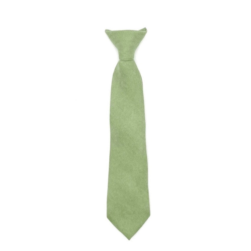 Sage Green Clip on tie for kids and boys - EMME - MYTIESHOP-Sage Green Clip on tie for kids terracotta EMME Material: Suede Approx Size: Color: Sage Green Max width: 6.5 cm / 2.4 inches 9-24 months 26 CM2-5 years 31 CM9-11 Years 43 CM Add a pop of color to your little one&#39;s outfit with this EMME Boys Floral Clip On Tie. This tie is perfect for any formal occasion, whether it&#39;s a wedding or family gathering. The clip-on design makes it easy to put on and take off, and the 2.36&quot; size is perfect fo