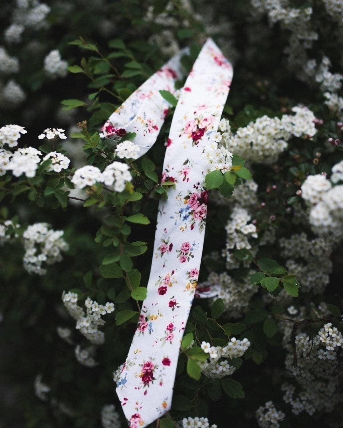 White Floral Skinny Tie 2.36&quot; BENJAMIN MYTIESHOP-Neckties-White Floral Skinny Tie BENJAMIN Floral Skinny Tie Men’s Floral Necktie for weddings and events, great for prom and anniversary gifts near me us ties tie-Mytieshop. Skinny ties for weddings anniversaries. Father of bride. Groomsmen. Cool skinny neckties for men. Neckwear for prom, missions and fancy events. Gift ideas for men. Anniversaries ideas. Wedding aesthetics. Flower ties. Dry flower ties.
