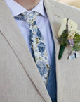 White floral skinny tie 2.36" SAM - MYTIESHOP | toile de jouy floral tie wedding-Neckties-White floral skinny tie toile de jouy Sam floral skinny tie for weddings and prom great for groom and groomsmen elopement shoots and shoot wedding-Mytieshop. Skinny ties for weddings anniversaries. Father of bride. Groomsmen. Cool skinny neckties for men. Neckwear for prom, missions and fancy events. Gift ideas for men. Anniversaries ideas. Wedding aesthetics. Flower ties. Dry flower ties.